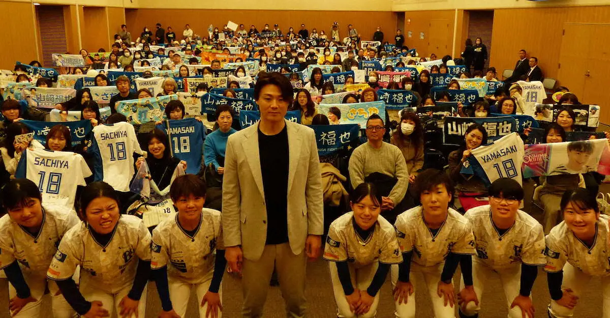 【画像・写真】日本ハム・山崎福也　ファンに「球宴に出たい？」と問われ「あまり良いイメージが…」