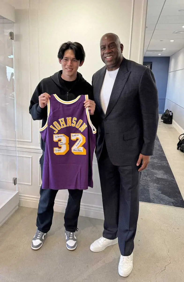 【画像・写真】ドジャース共同オーナーのマジック・ジョンソン氏が朗希入を歓迎「素晴らしい日だ」