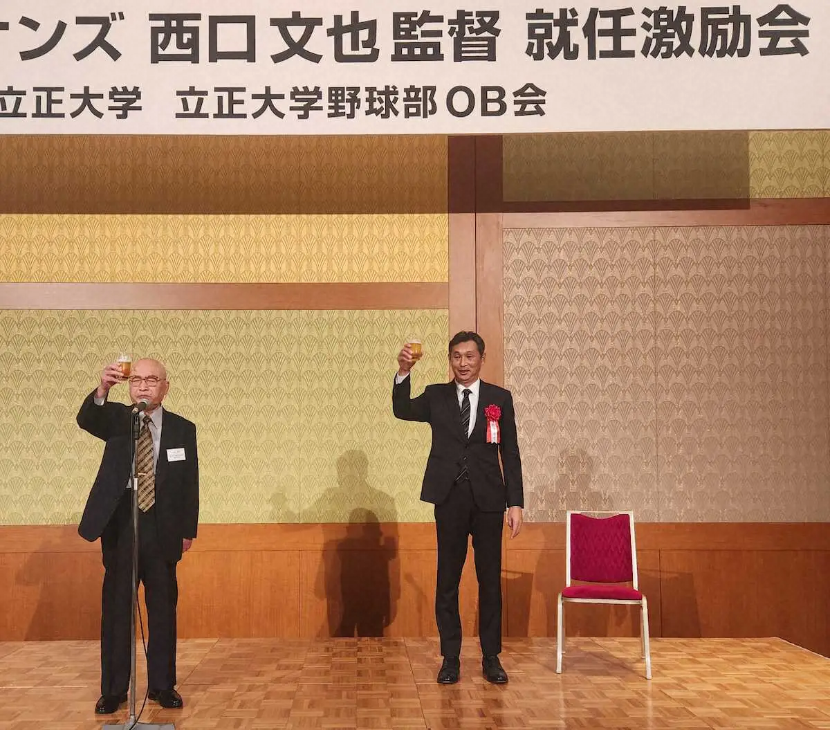 【画像・写真】西武・西口監督「ビックリ」本拠地ベルーナドームに母校看板サプライズ発表