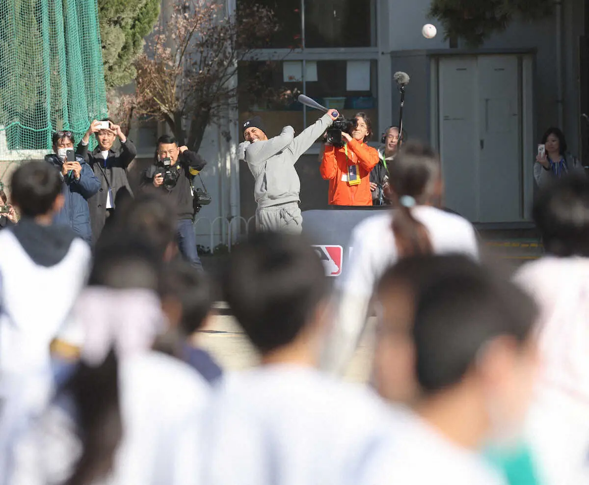 【画像・写真】ド軍・ベッツ　未来のメジャーリーガー誕生を期待　「ポジティブなマインドを持てば道はある」