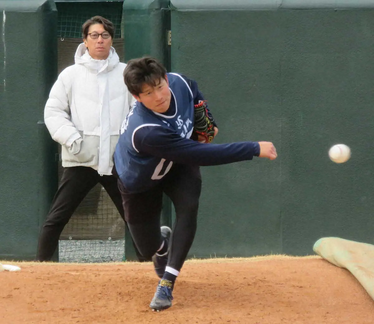 【画像・写真】ヤクルト育成3位のサブマリン・下川が高津監督に弟子入り志願　1軍キャンプ抜てき「シンカー聞きたい」