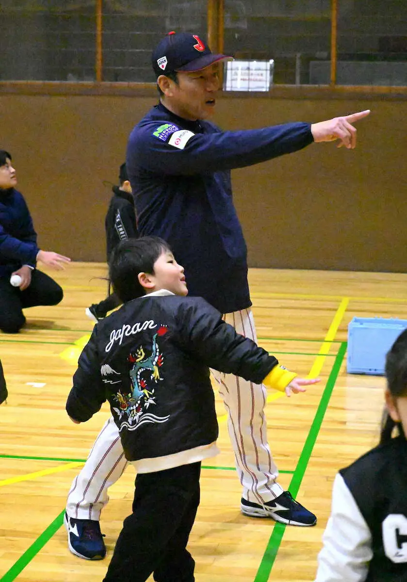 【画像・写真】侍・井端監督「野球に興味を持ってもらえたらうれしい」26年球宴開催の富山で野球体験教室