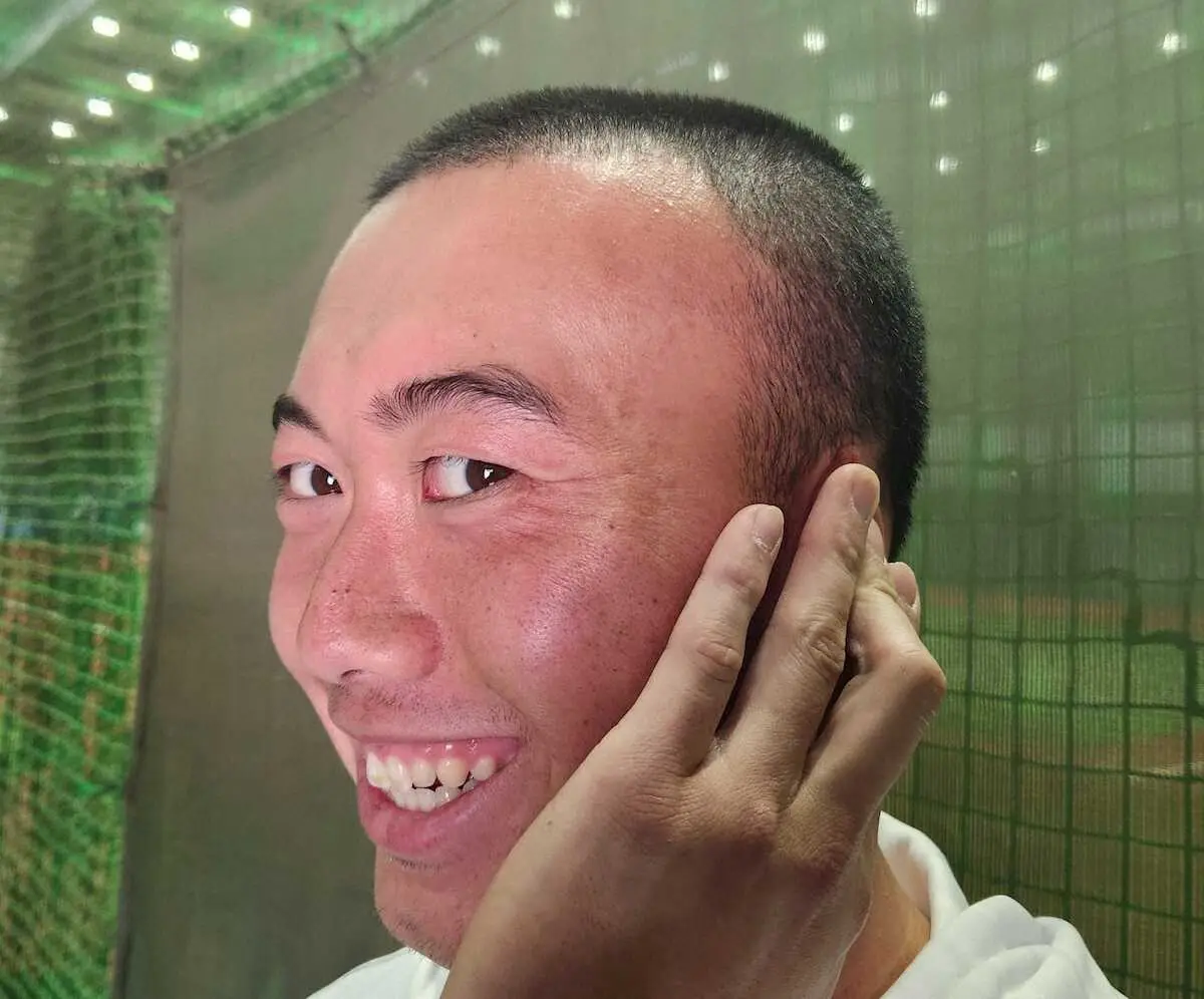 【画像・写真】西武・村田　気合の「2ミリカット」で「開幕スタメンを目指して、2桁本塁打が目標」