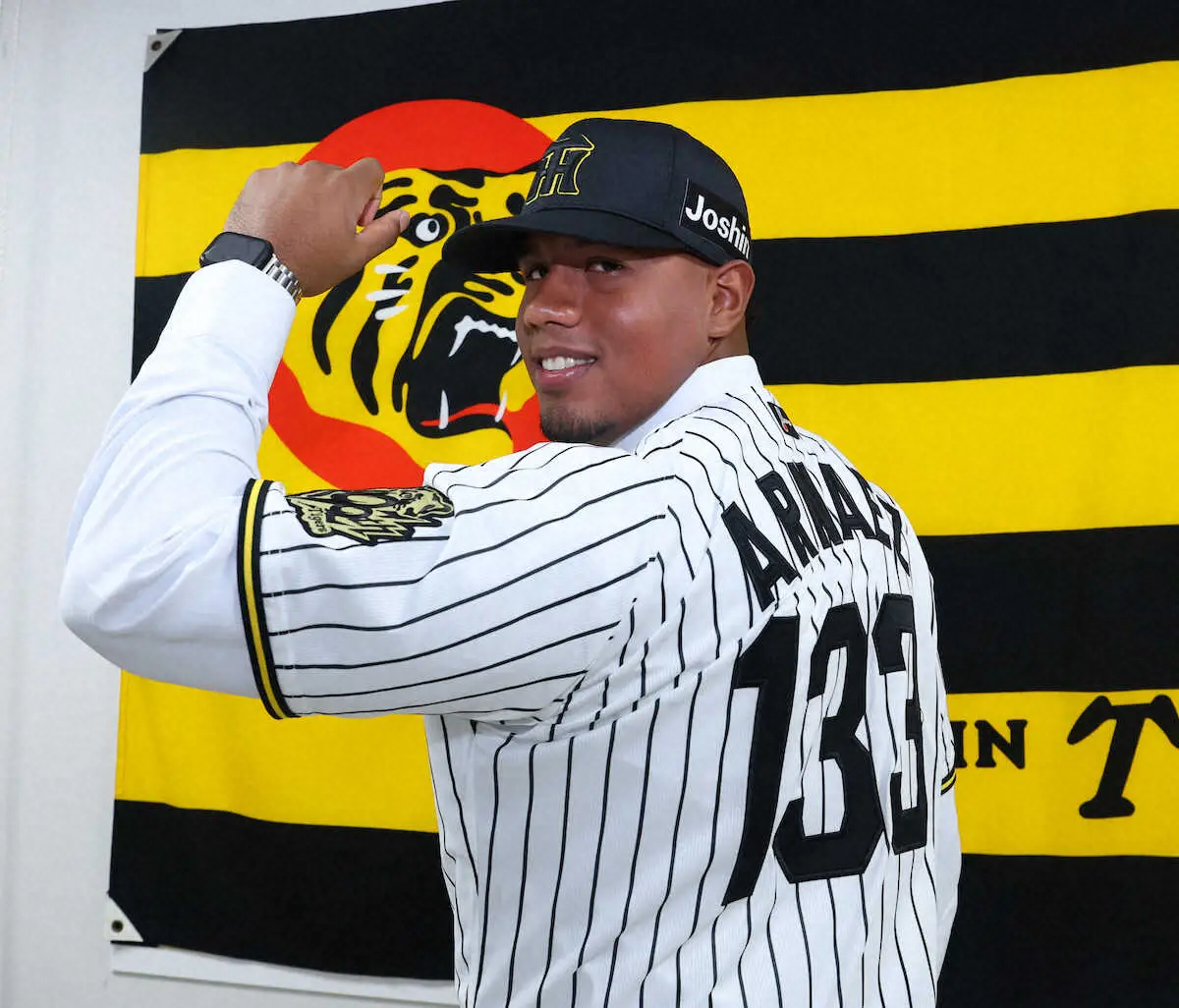 【画像・写真】阪神育成のアルナエスが入団会見　内野のオールラウンダー強調、仲良しは「高寺選手、野口選手」