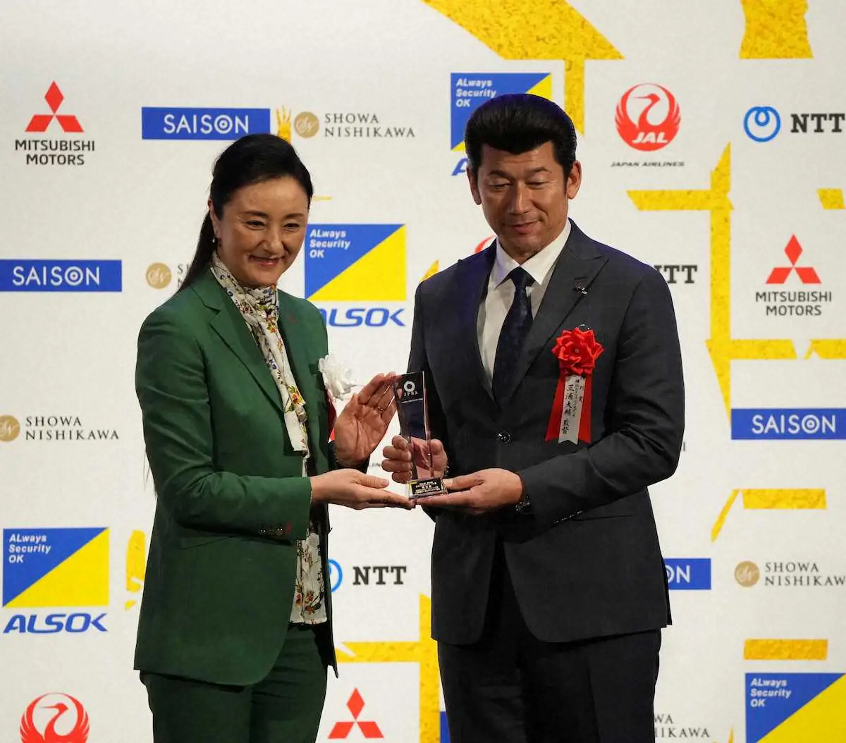 【画像・写真】DeNA　日本プロスポーツ大賞特別賞　三浦監督「チーム全員で受賞できた賞」