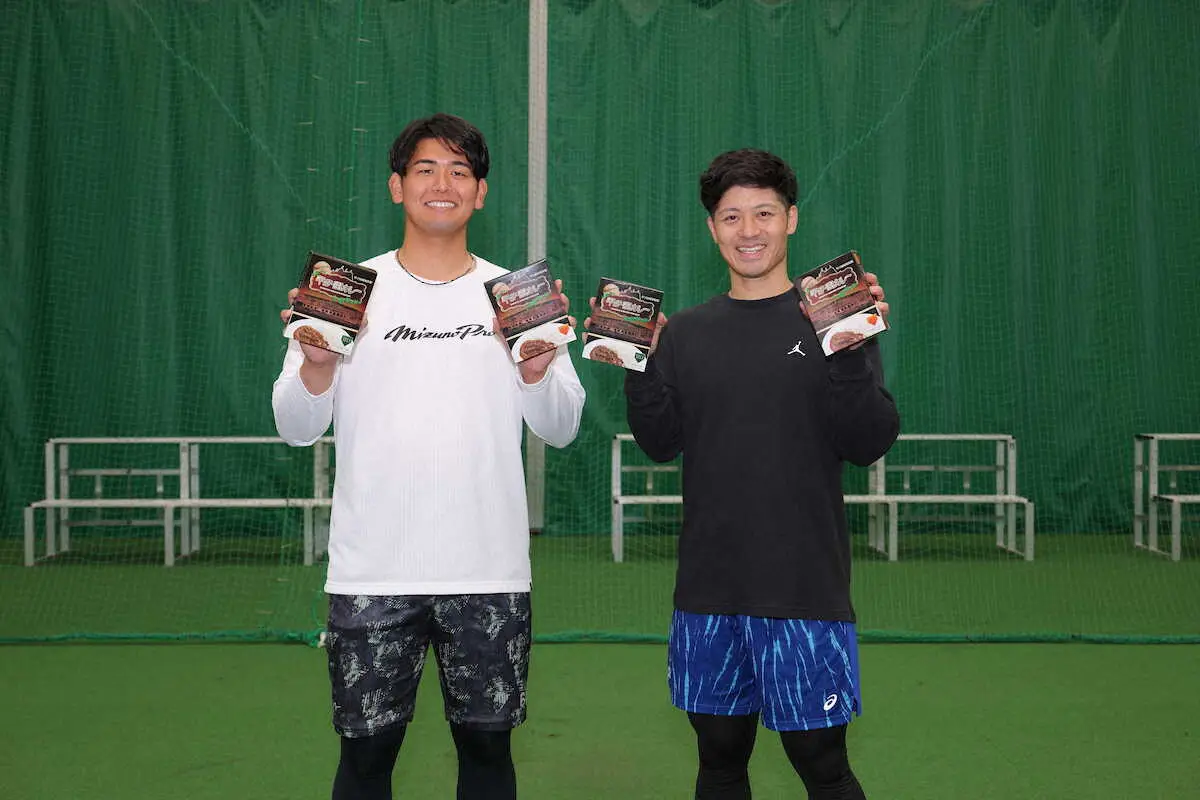 【画像・写真】阪神・坂本と岡留が甲子園カレー400食分を医療関連施設に寄贈　「名物というのもなにかの縁」