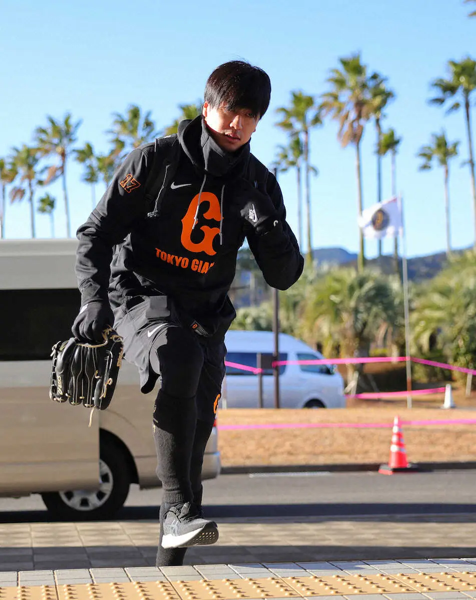 【画像・写真】巨人・西舘勇陽が3日連続のブルペン入り　熱視線を送った田中将大は「みんないいボール投げるなと」