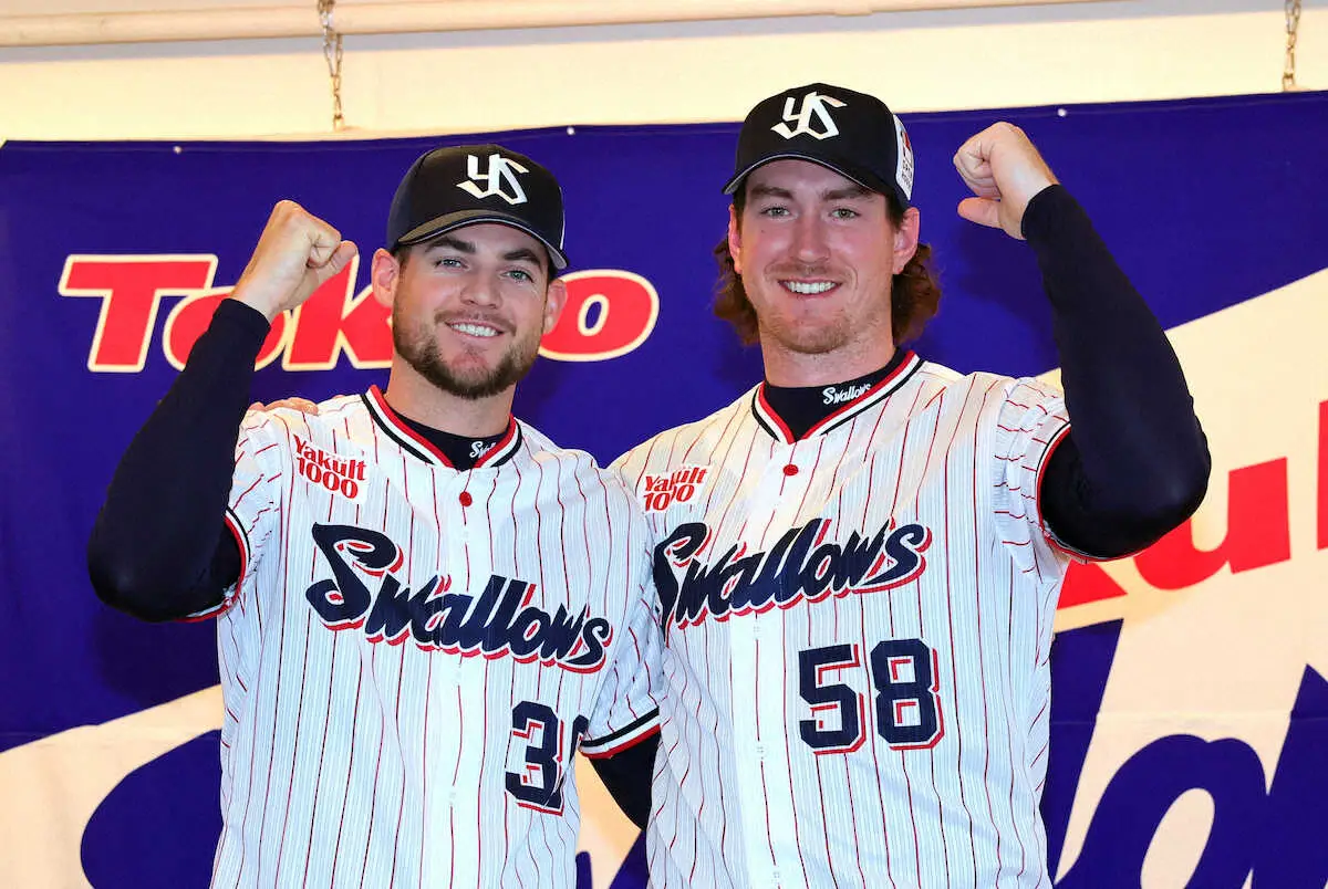 【画像・写真】ヤクルトのバウマン＆ランバート入団会見　“大谷50―50弾”被弾のバウマン「特別な試合に立ち会えた」
