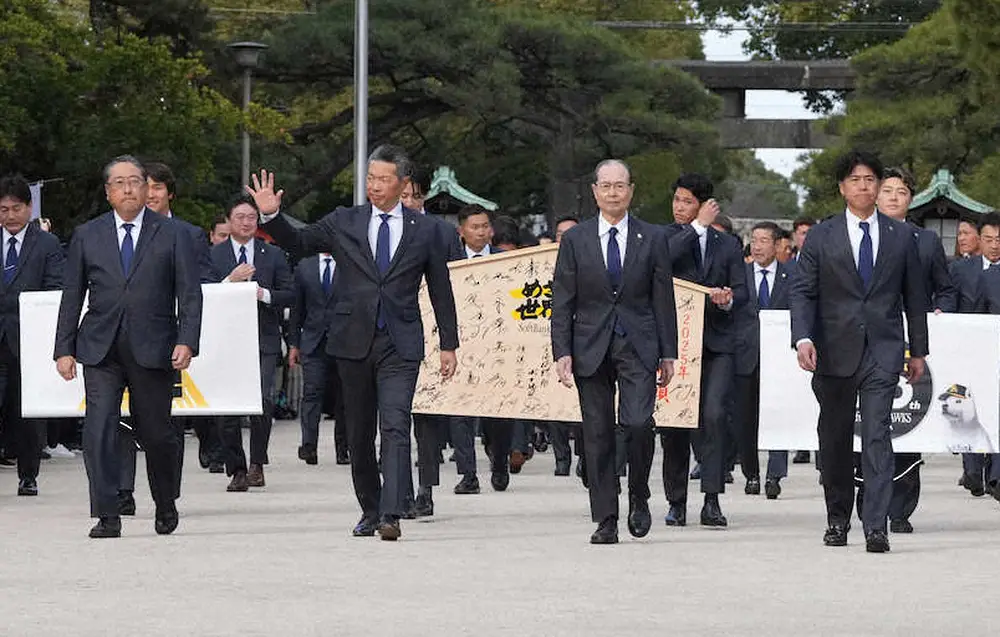 【画像・写真】ソフトバンク・王会長の提言“新正捕手の確立急げ”リーグ連覇&日本一奪還へ福岡市内で必勝祈願