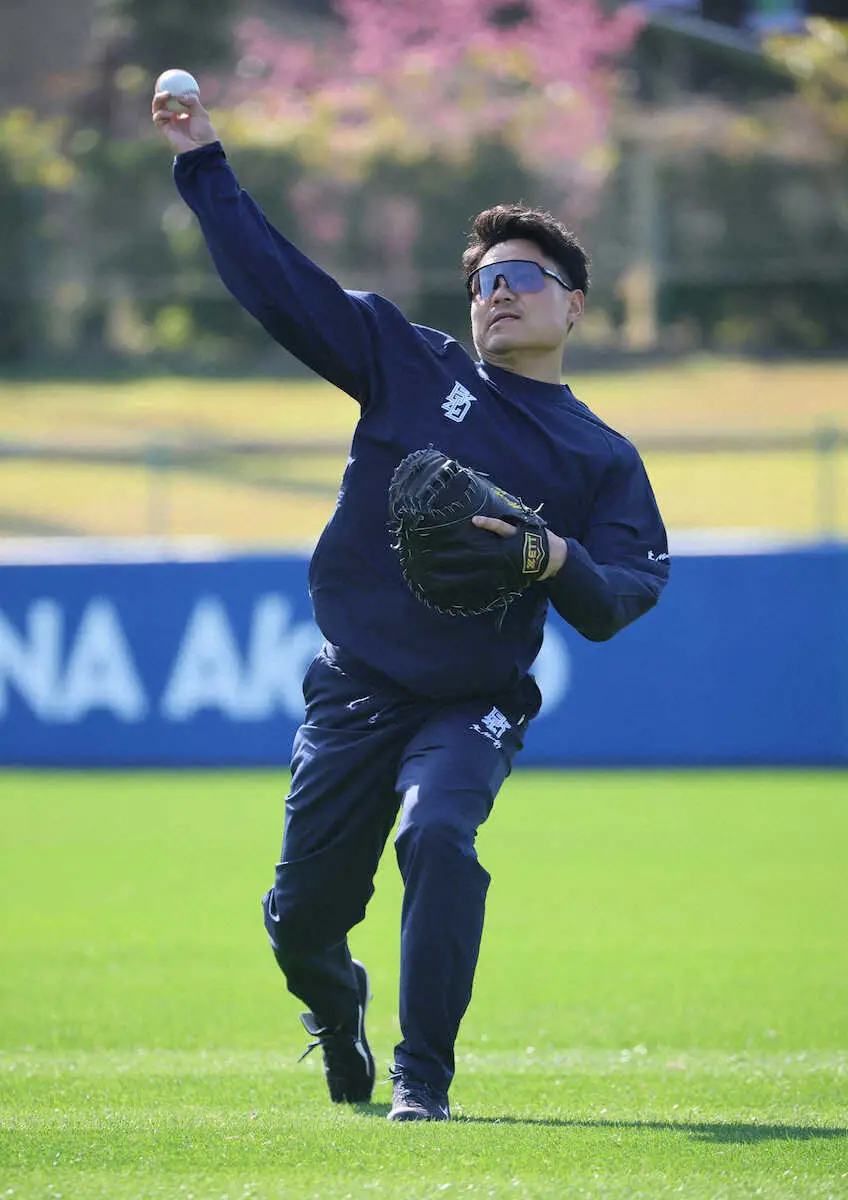 【画像・写真】ヤクルト・中村悠　キャンプのテーマは若手と意思疎通「どんどんコミュニケーションを取りたい」