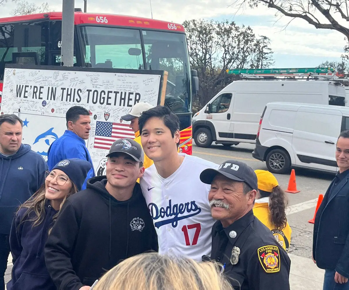【画像・写真】大谷翔平　LAの消防署を訪問　山火事の復旧活動する隊員に感謝伝える