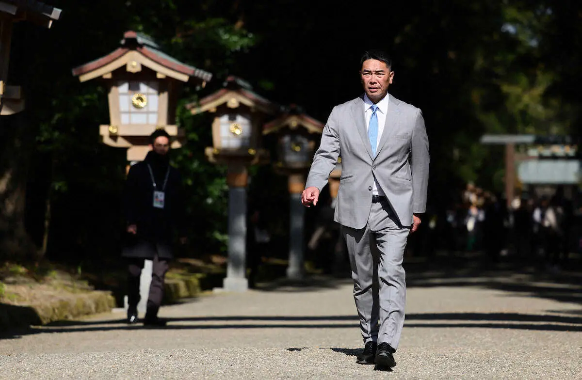 【画像・写真】巨人ナインが宮崎神宮参拝　主砲・岡本「中心となって頑張れるように」