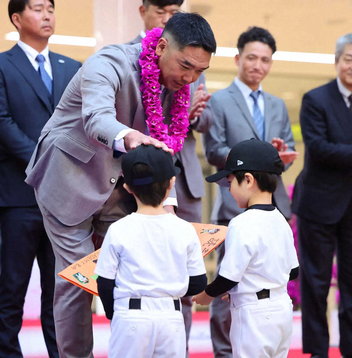 【画像・写真】巨人　首脳陣、外国人選手が宮崎入り　新加入のマルティネスは合流に笑顔「会えてうれしい」