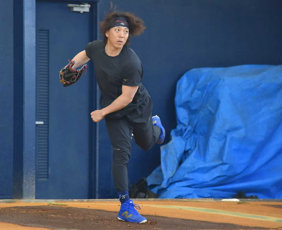 【画像・写真】ブルペン投球で躍動感あふれる宮西