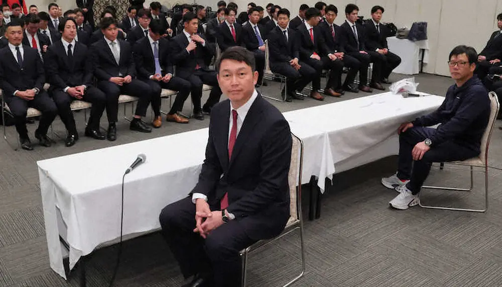 【画像・写真】広島・新井監督　実績組も「横一線」！サバイバル春季キャンプのゴング鳴る「がっつり競争してもらう」