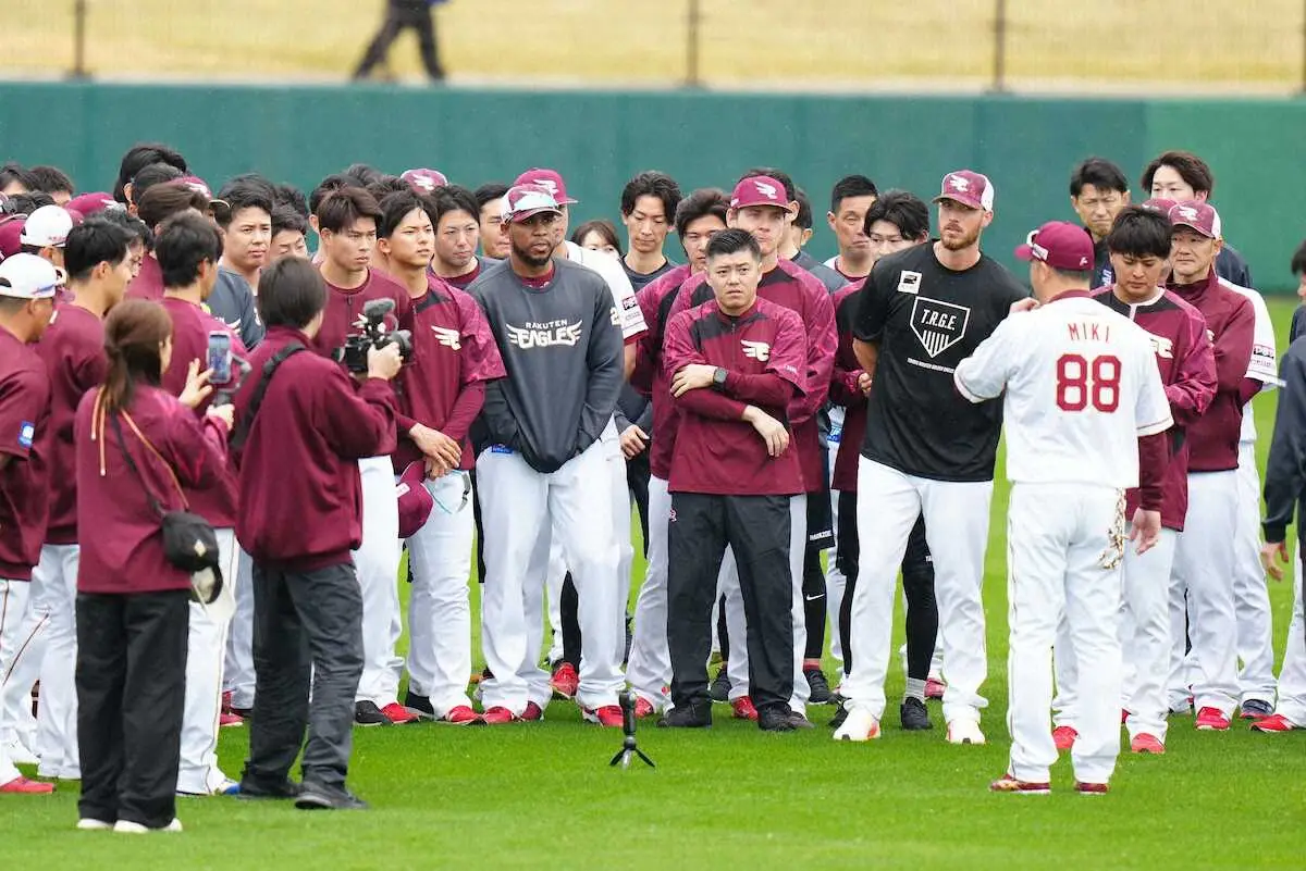 【画像・写真】楽天ドラ1・宗山塁がフリー打撃で“プロ1号”！キャンプ初日は「80点」「体をしっかり動かせた」