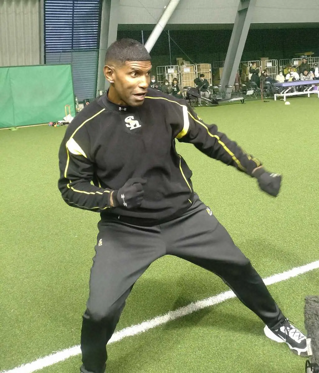 【画像・写真】ズレータ臨時コーチが初指導でメンタル面を助言「パナマウンガー！」パフォも披露