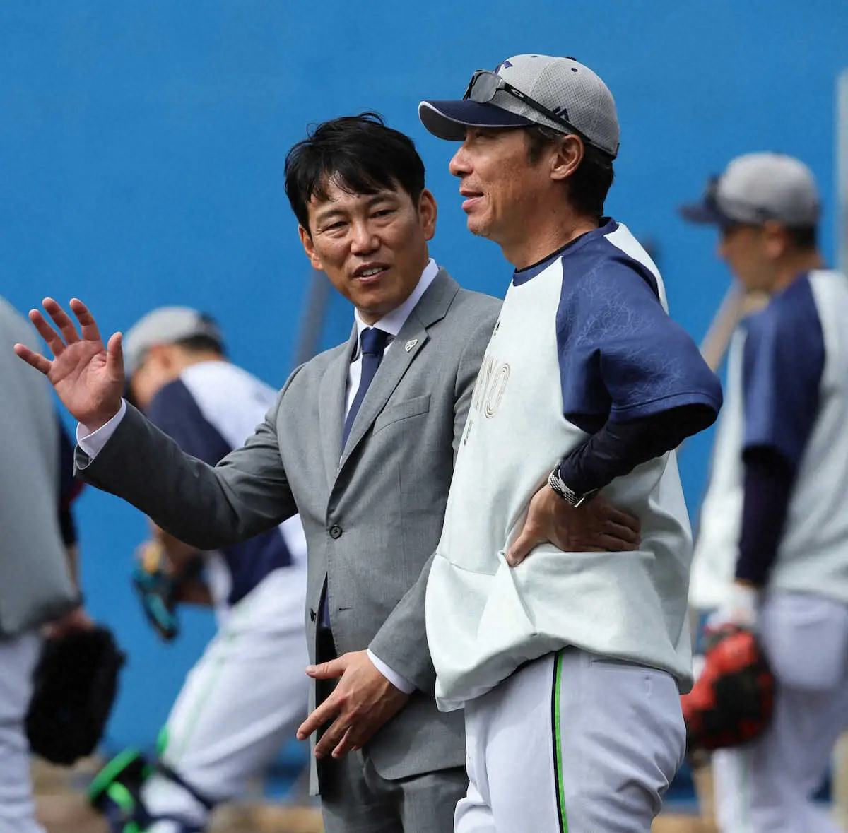 【画像・写真】侍ジャパン・井端監督　ヤクルトなど3球団キャンプ地を訪問　長岡を好評価「他の選手とは違う」