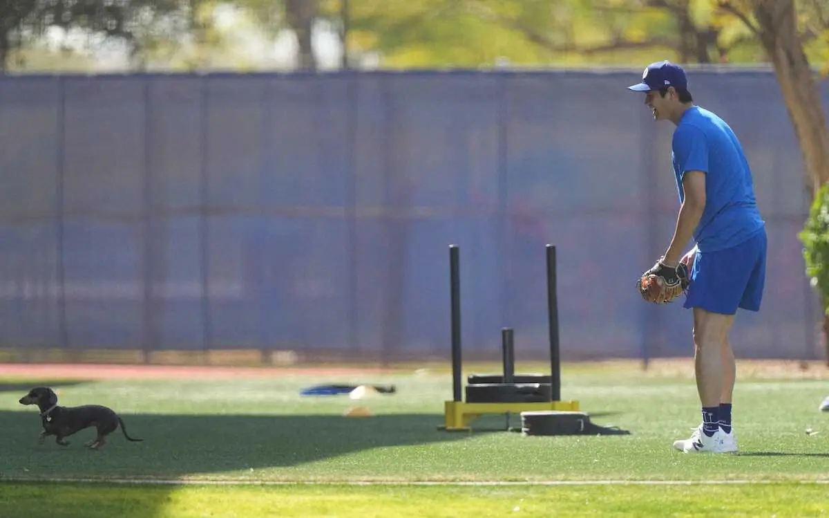 【画像・写真】ドジャース・大谷　キャンプ施設で本格始動　珍客乱入に笑顔も5時間みっちり汗