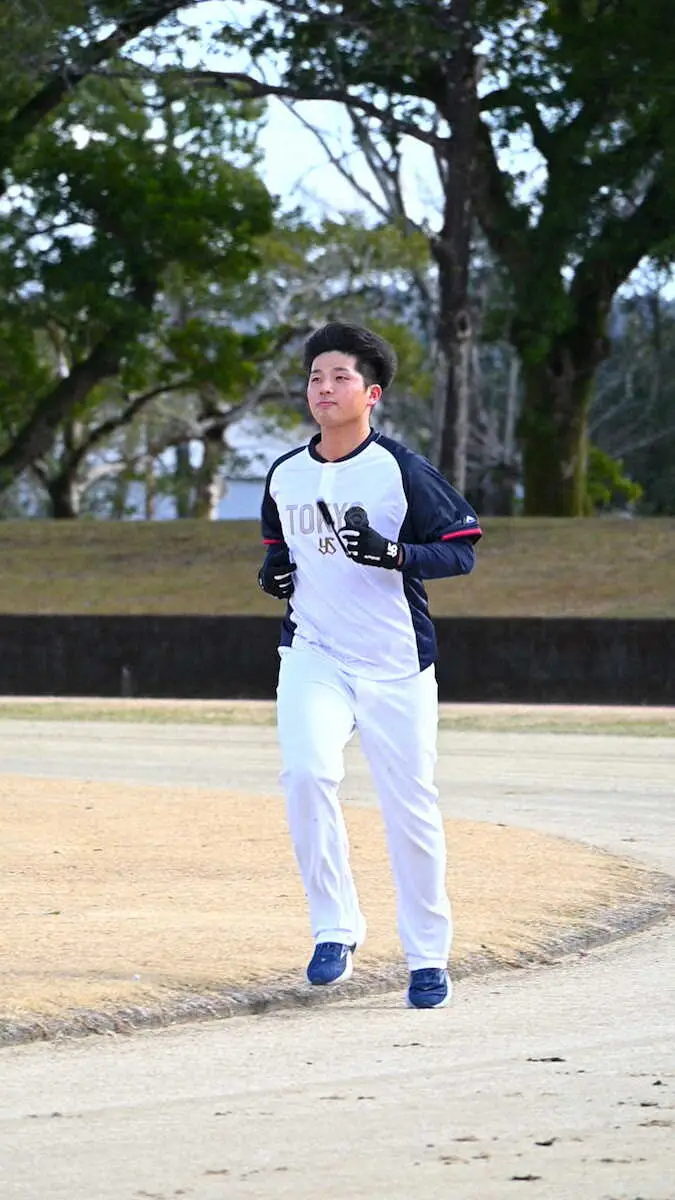 【画像・写真】井端監督　ヤクルトの最速160キロドラ1腕・中村優と再会　26年WBC候補に「選択の中にはある」