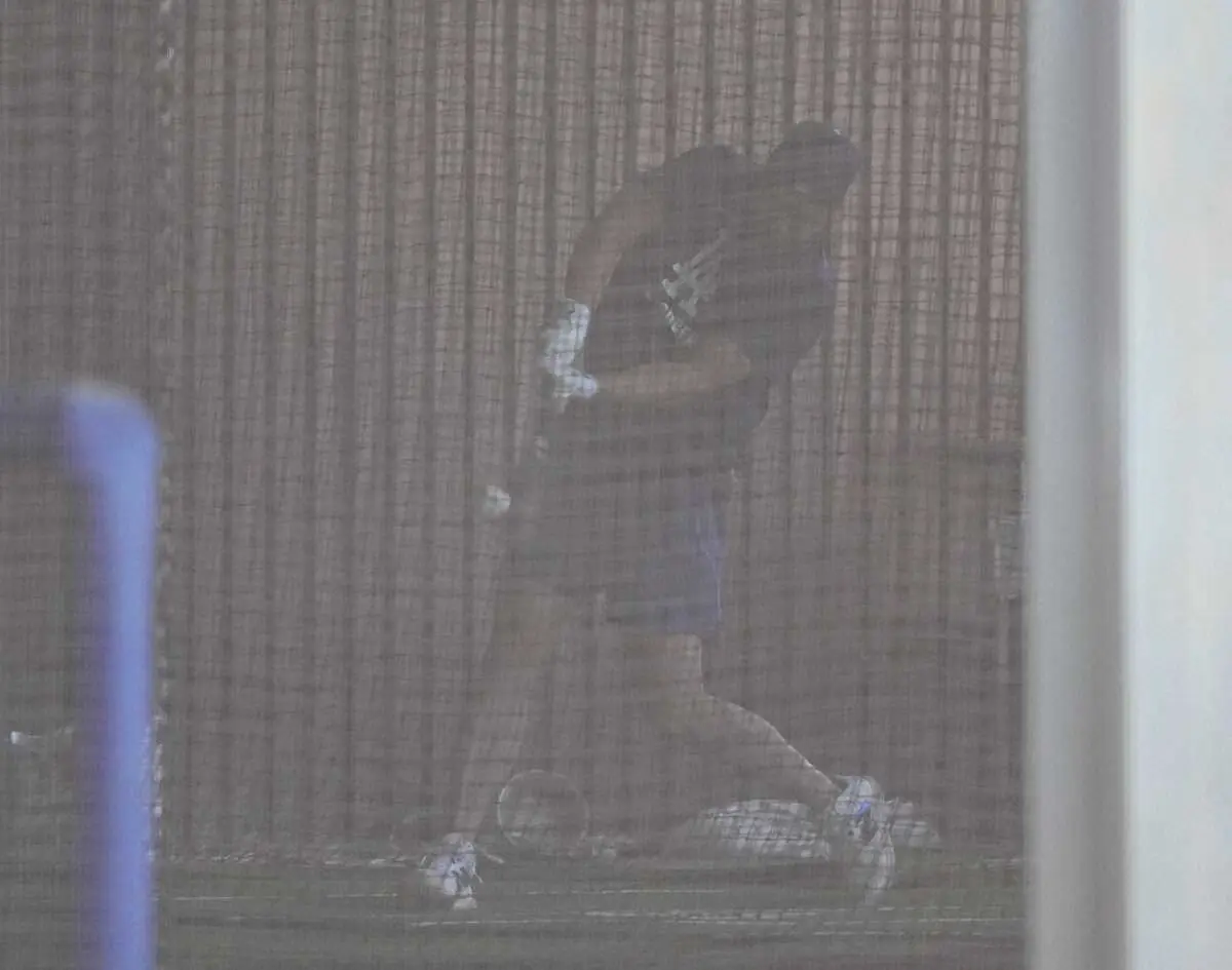 【画像・写真】ドジャース・大谷　3日連続で自主トレ　室内でティー打撃や打撃投手相手に計40スイング　快音響かせた