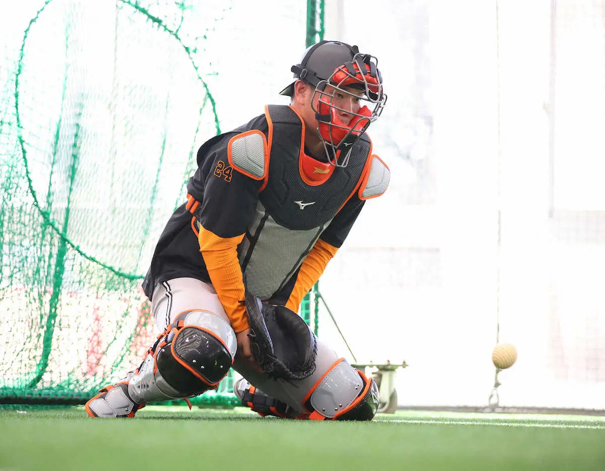 【画像・写真】最新機器で守備練習する大城卓（撮影・白鳥　佳樹）