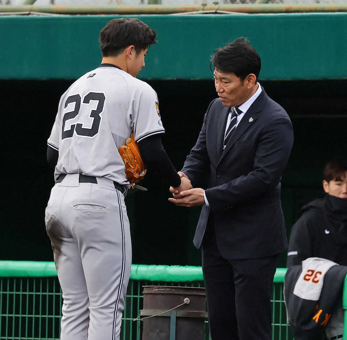 【画像・写真】侍ジャパン・井端弘和監督　12球団視察終了　巨人ドラ1石塚に「代表になれる素材」