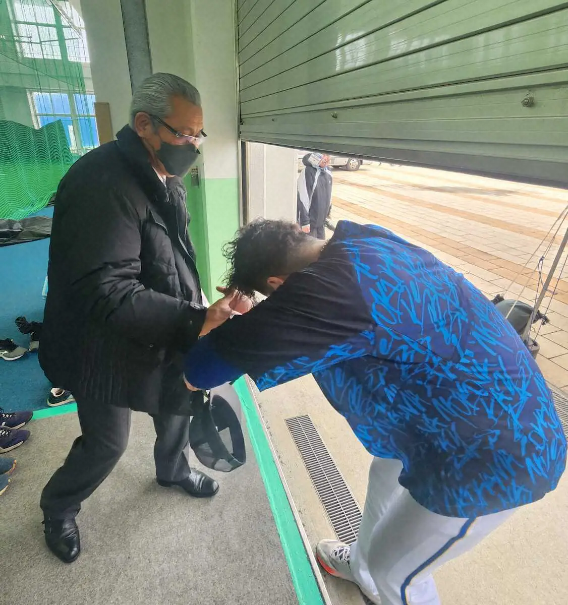 【画像・写真】元中日監督の森繁和氏がDeNA訪問　駒大の後輩・戸柱は気付かず素通りし…　救ってくれたのはあの人