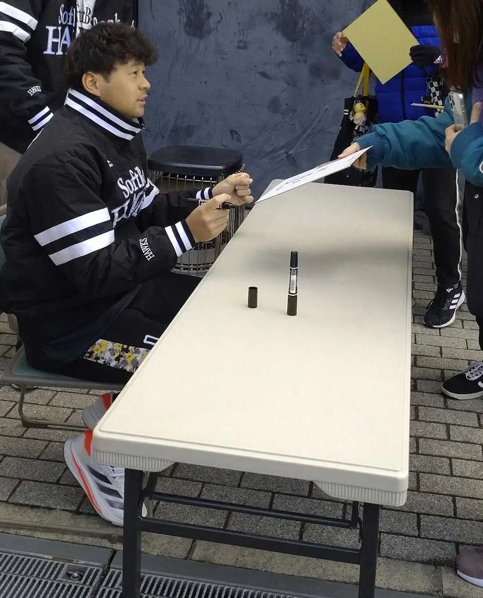 【画像・写真】右膝を痛めてリハビリ組のソフトバンク・川瀬「1日でも早く治して合流できたら」と早期復帰誓う