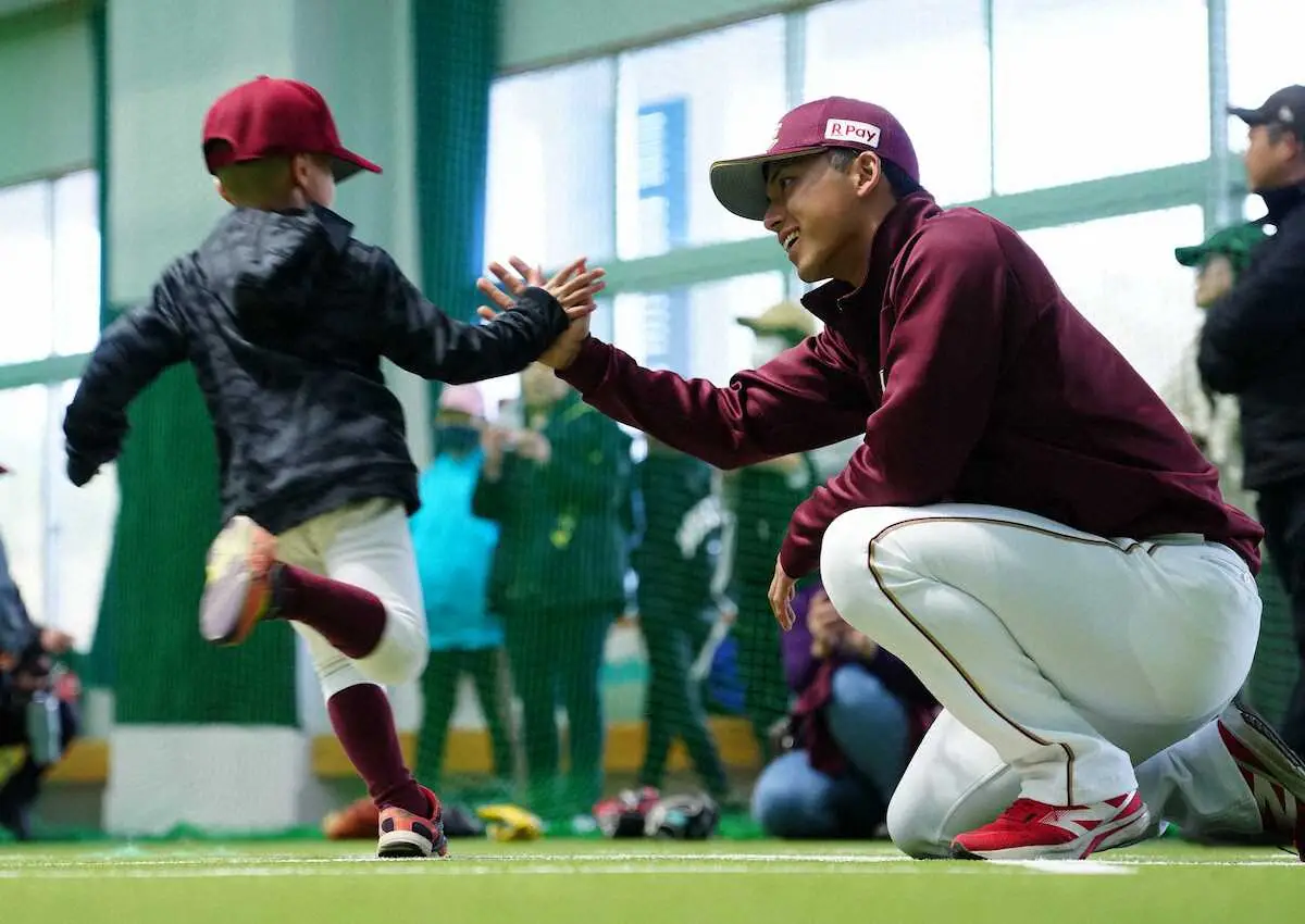 【画像・写真】楽天1軍キャンプ参加の全43選手が子供たちと交流　ドラ1宗山は「初心にかえってやれたら」