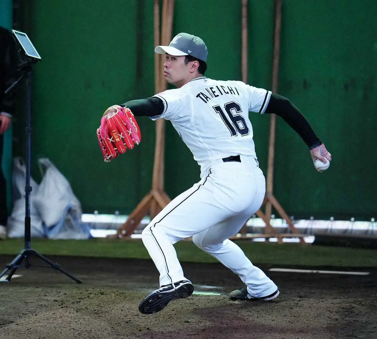 【画像・写真】ロッテ・種市　今キャンプ3度目ブルペン入りでフォークは3球「もうちょっと練習が必要」