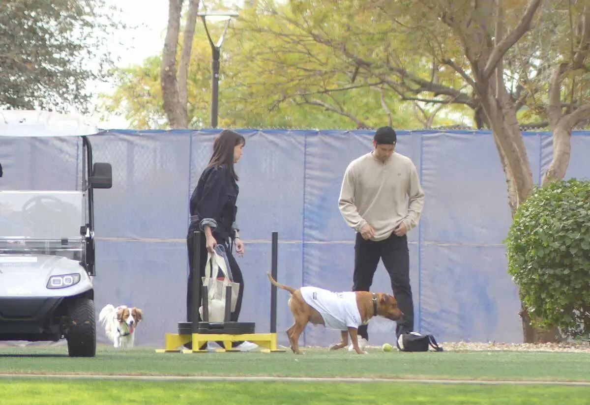 【画像・写真】ドジャース・大谷　真美子夫人&デコピンとキャンプ施設登場　前日まで自主トレも家族とリラックス