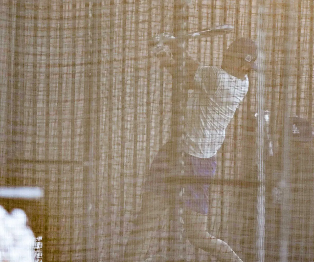 【画像・写真】ドジャース・大谷翔平　キャンプイン前日は約50分の打撃練習　4歩目に右足上げてスイングのティー打撃も