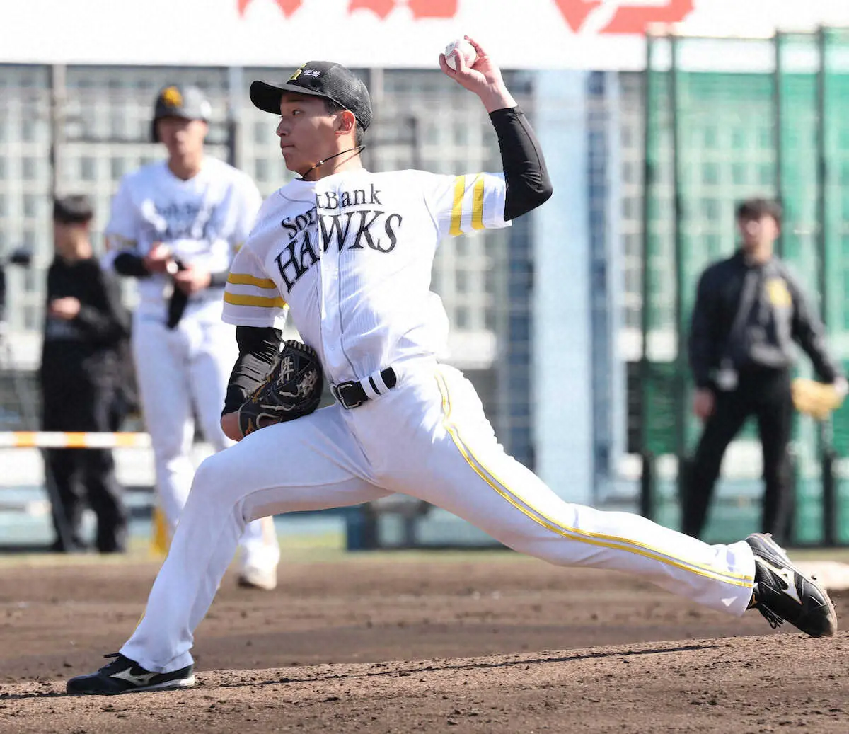 【画像・写真】ソフトバンク・前田悠に愛のムチ　倉野コーチ「先を見据えて、強さを出してくれ」