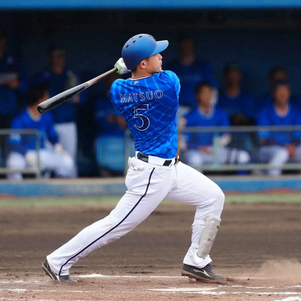 【画像・写真】初回、ソロを放つ松尾（撮影・島崎忠彦）