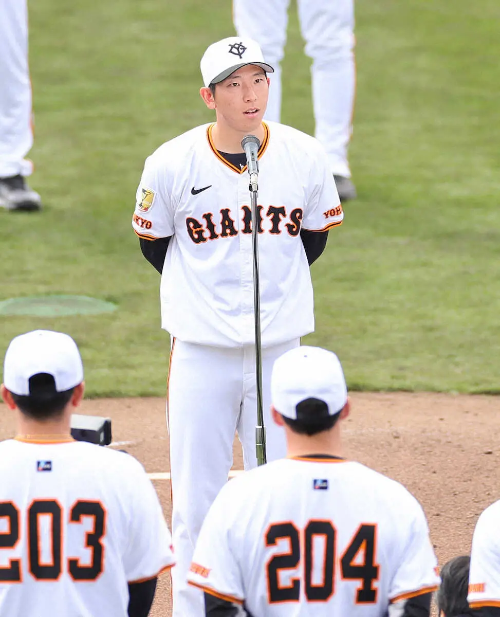 【画像・写真】巨人・宮崎キャンプ打ち上げ　地元出身・戸郷が「今年は必ず日本一」ファンに約束
