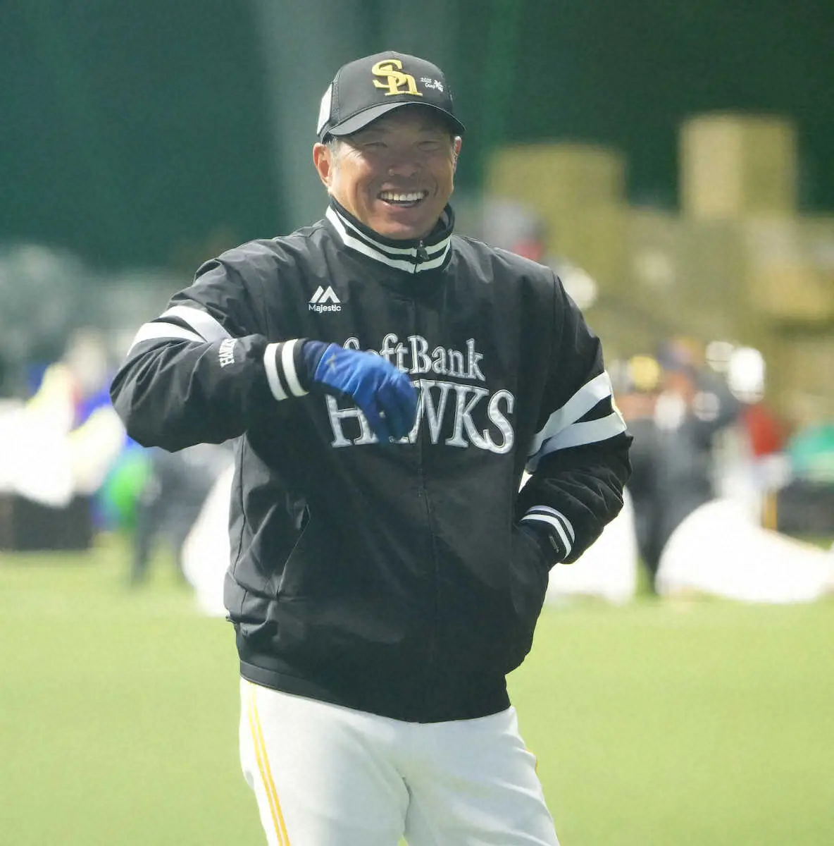 【画像・写真】小久保監督がC組とリハビリ組を視察　宇野＆石見の高卒新人2人に「面白い。高卒ルーキーにしては振れる」