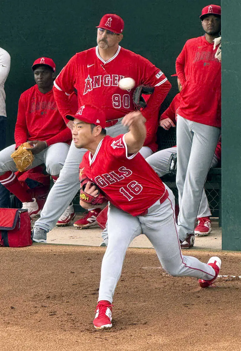 【画像・写真】エンゼルス・菊池　キャンプ初日から熱投43球「この時期にしては球速もしっかり出ている」
