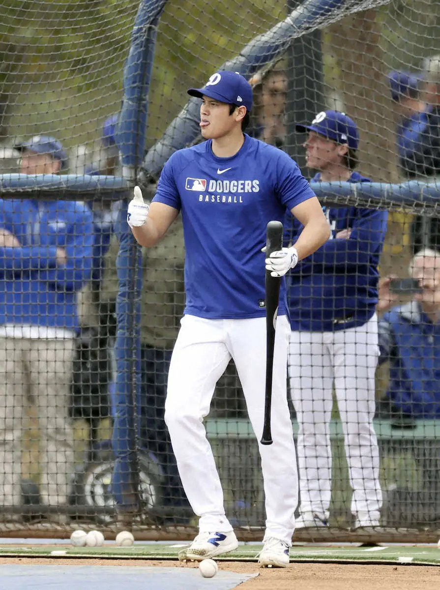 【画像・写真】ドジャース・大谷　キャンプ初日に18スイングで驚異の柵越え10本！二刀流復帰着々　捕手座らせ20球も