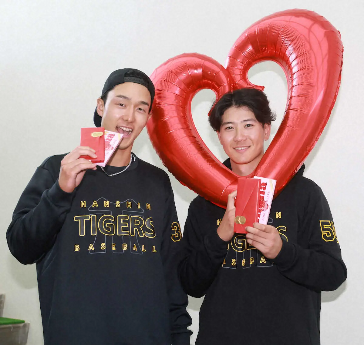 【画像・写真】阪神・山田　思い出のバレンタインは「中学のシニアで…」　小幡は「延岡学園時代に…」