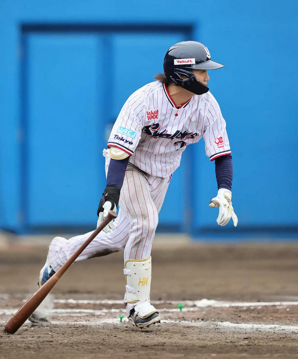 【画像・写真】ヤクルト・長岡　いきなりマルチ安打！今季の目標は「何とか3割以上打ちたい」