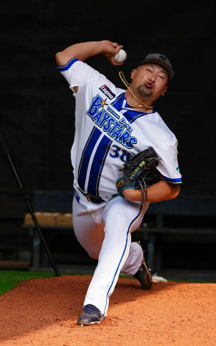 【画像・写真】DeNA　森唯がソフトバンク時代の同僚・和田毅氏から激励受ける　気合の角刈りに和田氏「頼もしい」