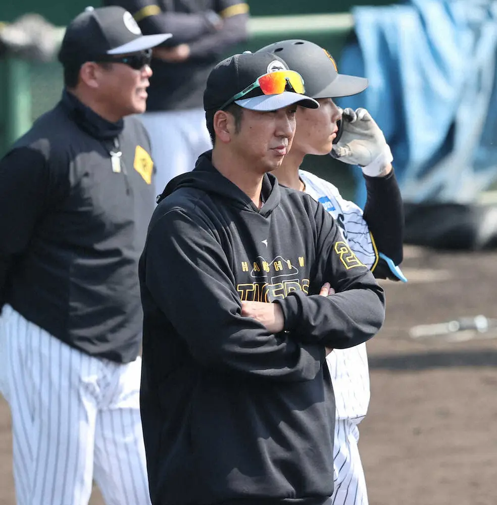 【画像・写真】阪神・藤川監督が来訪、目の色を変えた具志川組の若虎　指揮官滞在中にアピールした百崎&町田