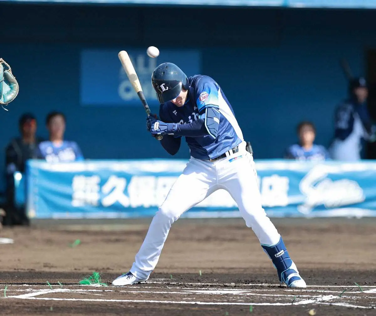 【画像・写真】西武・ネビン　頭部死球何の!“大谷魂”二塁打　父とエンゼルスでともに戦ったスターばり闘志見せた