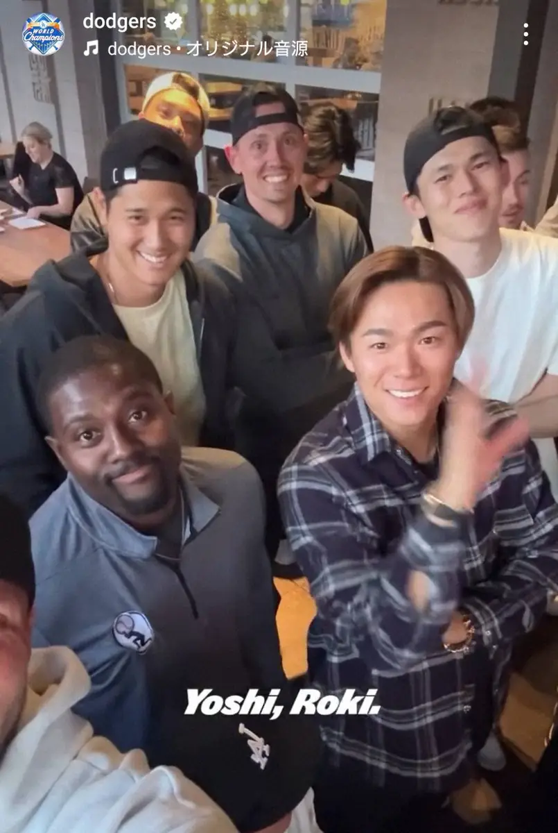 【画像・写真】ドジャースキャンプで恒例「手羽先大食いコンテスト」開催　昨年Vの園田通訳も出場