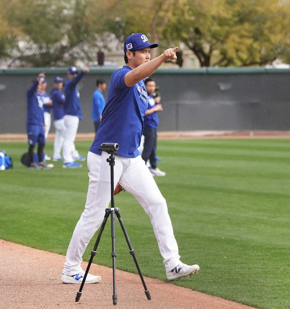 【画像・写真】ドジャース・ロバーツ監督　“ポルシェいたずら”の大谷に仕返し予告！「キャンプ終了まで…」