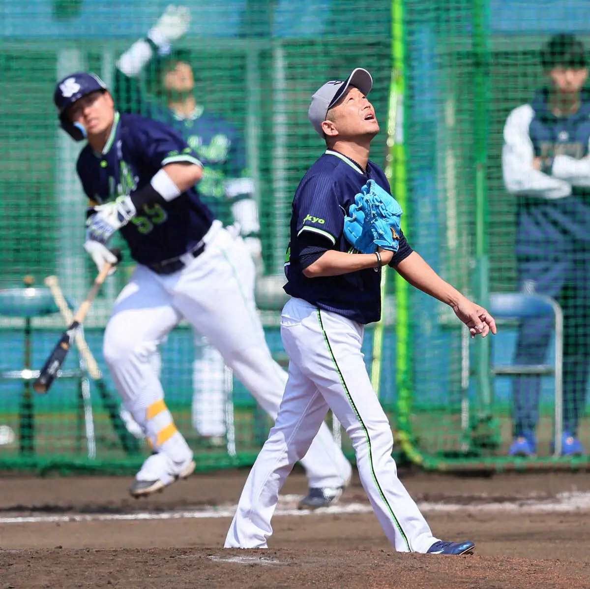 【画像・写真】球界最年長のヤクルト・石川がシート打撃で村上、オスナら12人を無安打に抑える快投「良い段階を踏めた」