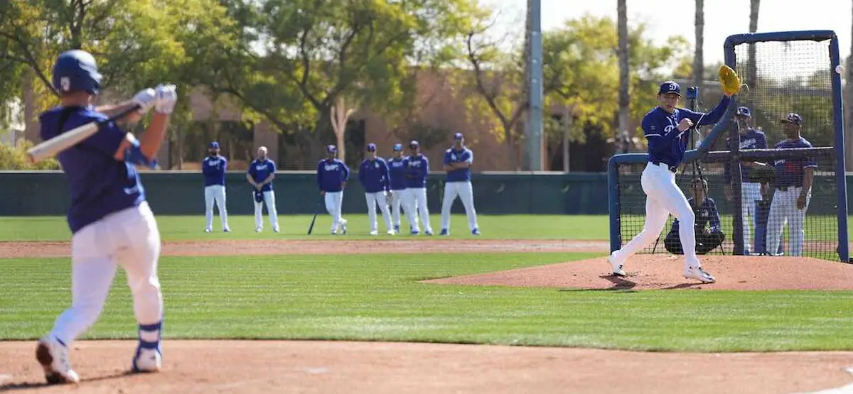 【画像・写真】佐々木朗希　初のライブBPで27球を投げ2奪三振　200人超が見守る“ロウキ劇場”で堂々の投球を披露
