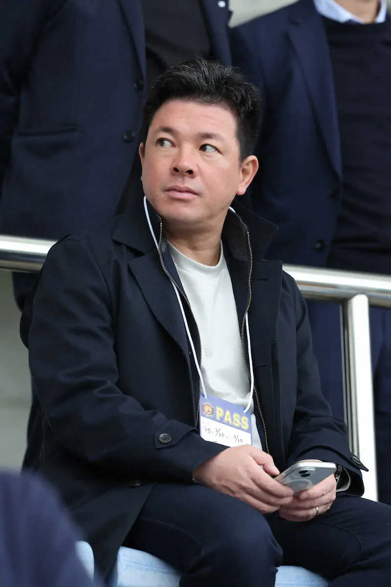 【画像・写真】仙台育英・須江監督が阪神キャンプ視察、教え子・山田に熱視線