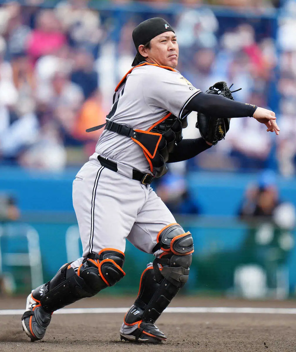 【画像・写真】巨人・甲斐　先発マスクで移籍後初実戦「まず捕れたことが収穫」　開幕投手の戸郷は1回1失点